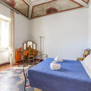 Charming At Spanish Steps, No Elevator Apartment